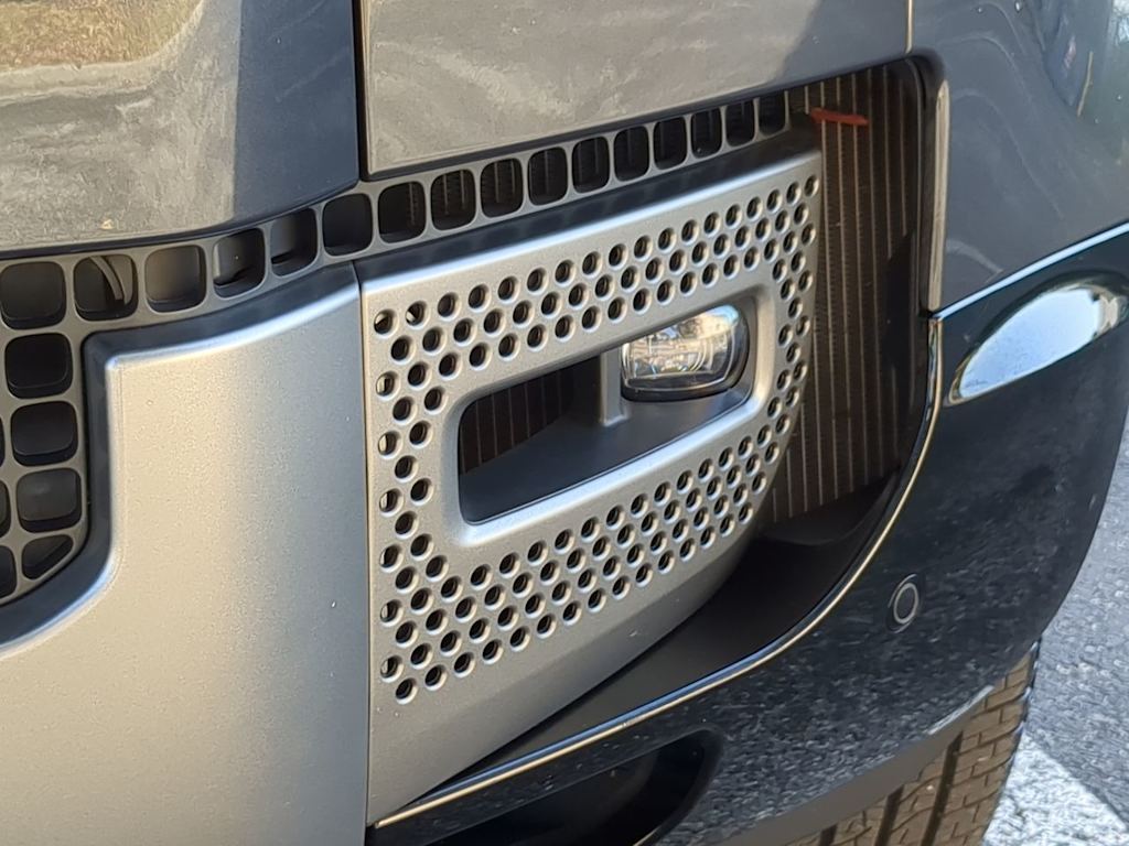 Thumbnail: 2022 Land Rover Defender - 19