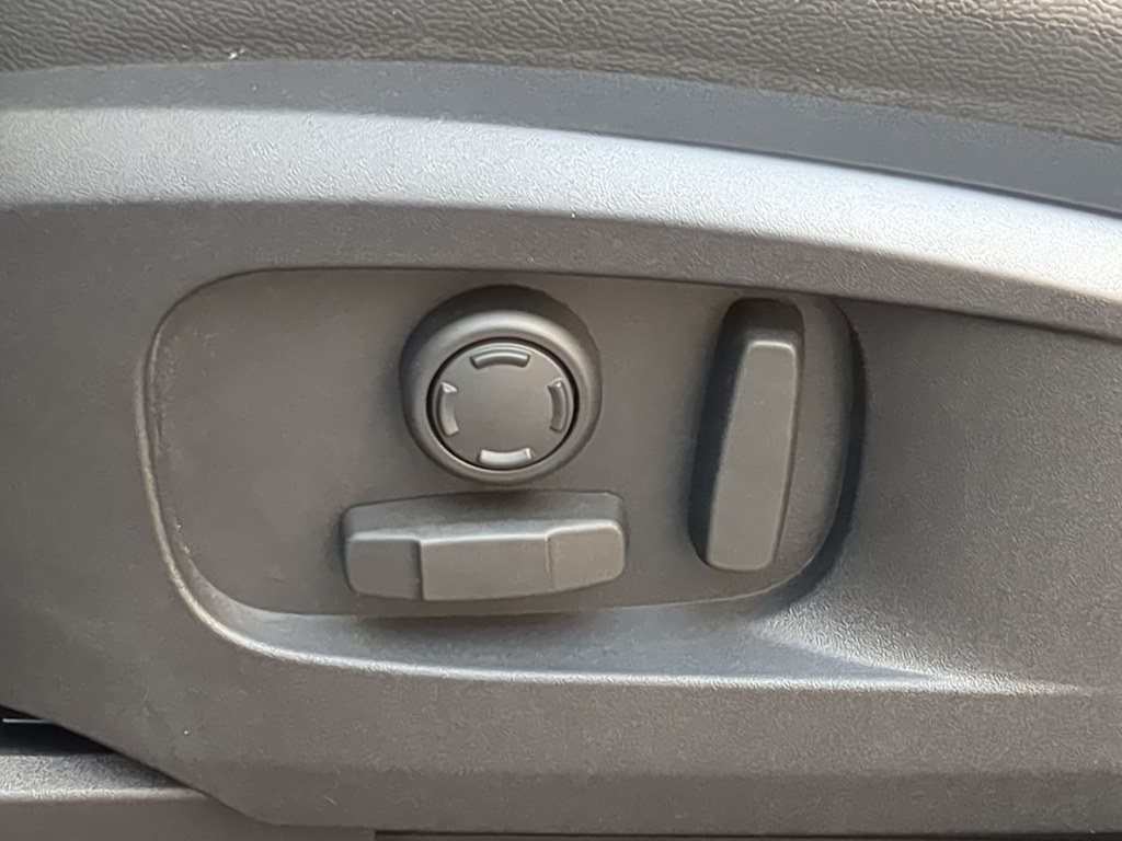 Thumbnail: 2022 Land Rover Defender - 25