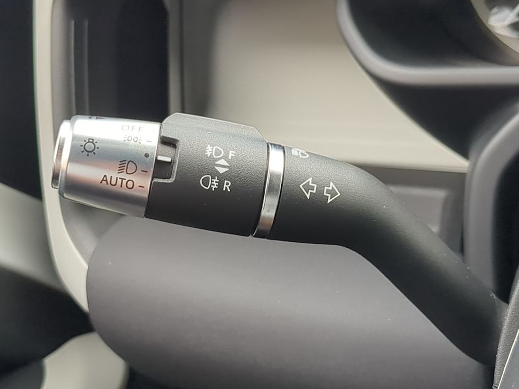 Thumbnail: 2022 Land Rover Defender - 33