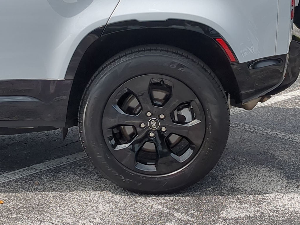 Thumbnail: 2022 Land Rover Defender - 6