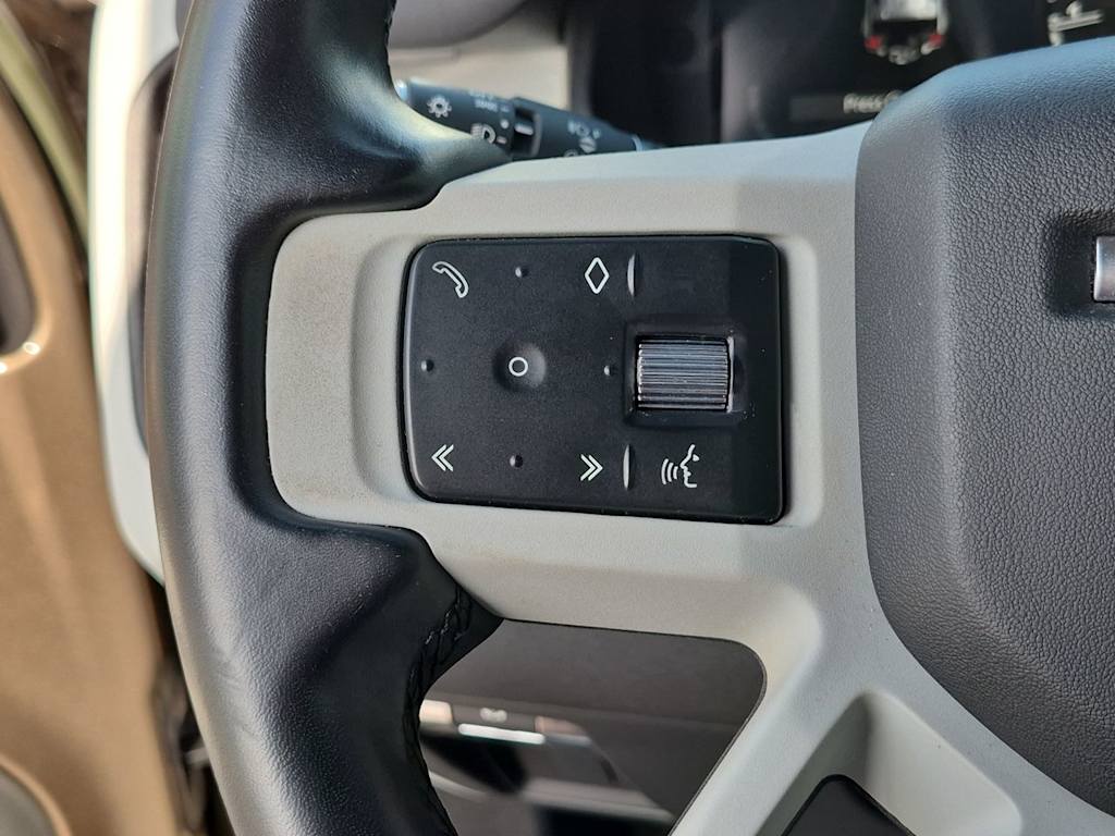 Thumbnail: 2023 Land Rover Defender - 27