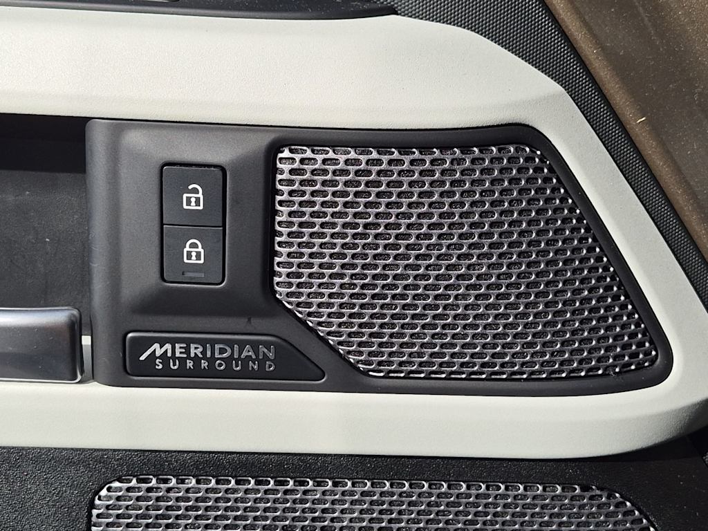 Thumbnail: 2023 Land Rover Defender - 32