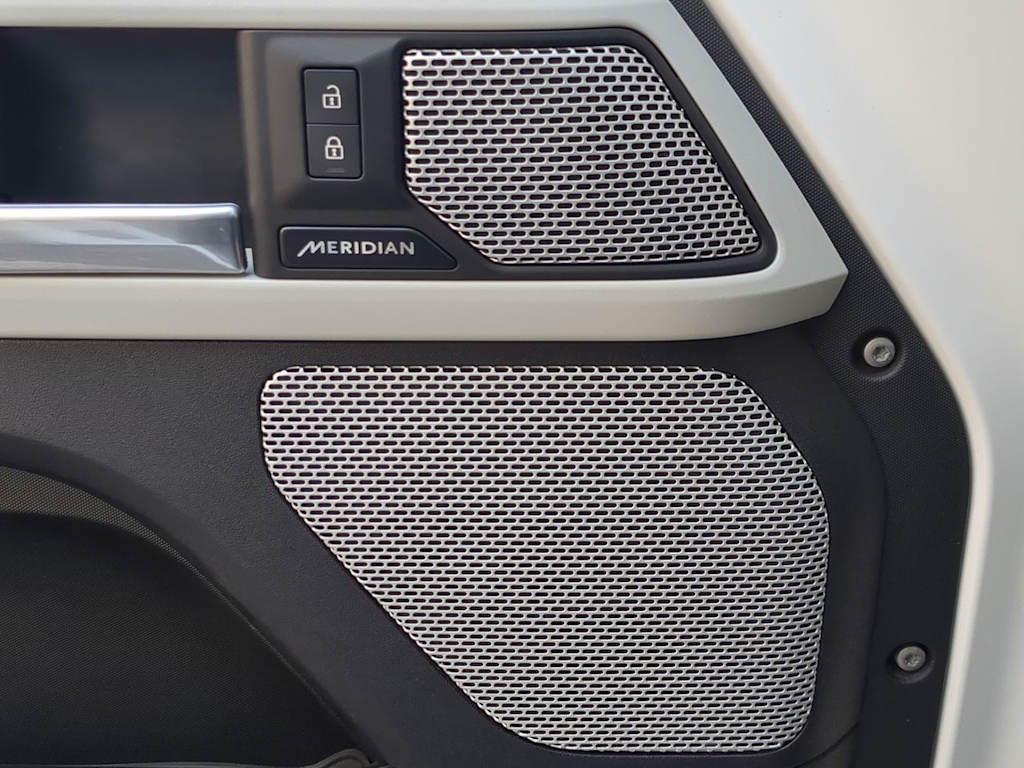 Thumbnail: 2024 Land Rover Defender - 32