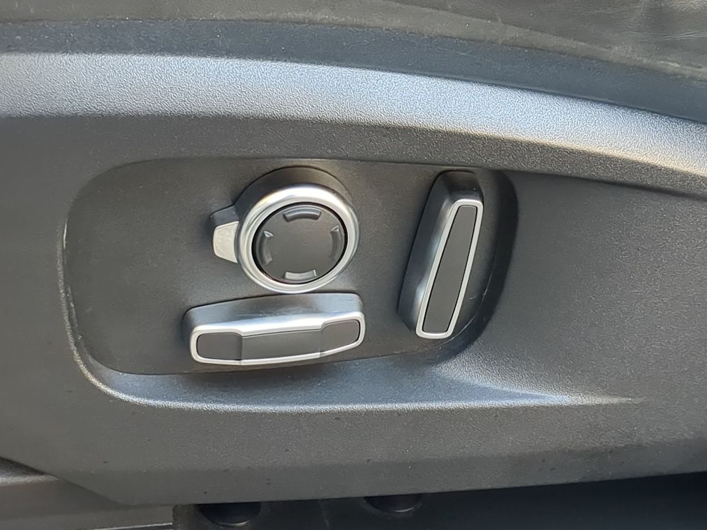 Thumbnail: 2024 Land Rover Defender - 22