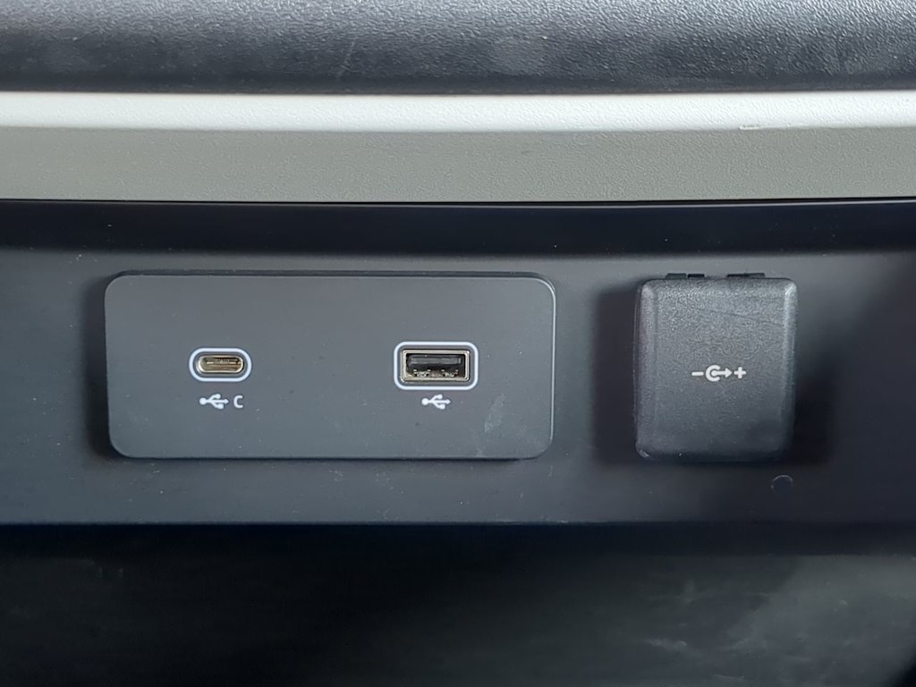 Thumbnail: 2024 Land Rover Defender - 33