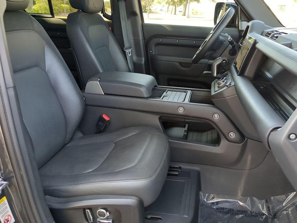 2024 Land Rover Defender 130 31