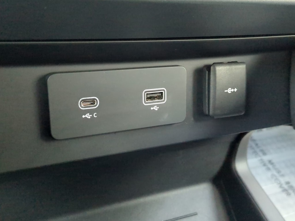 2024 Land Rover Defender 130 38