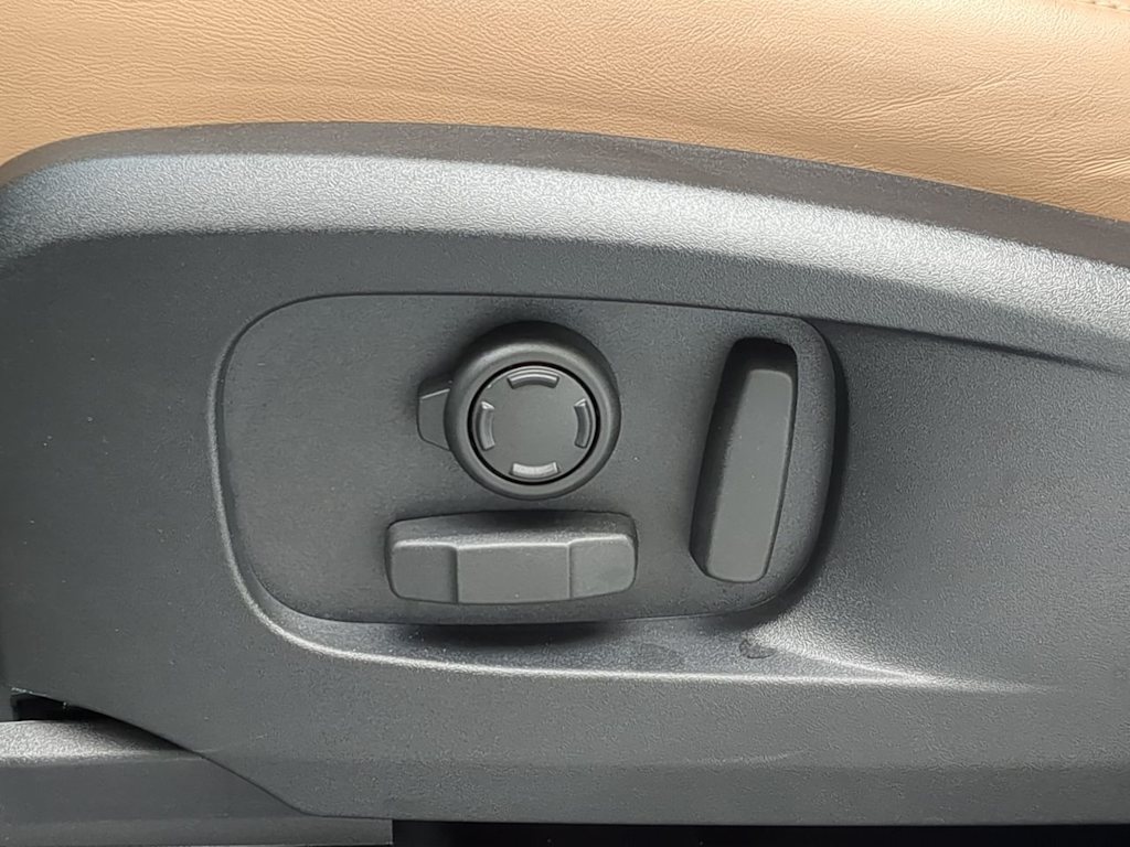 Thumbnail: 2025 Land Rover Defender - 27