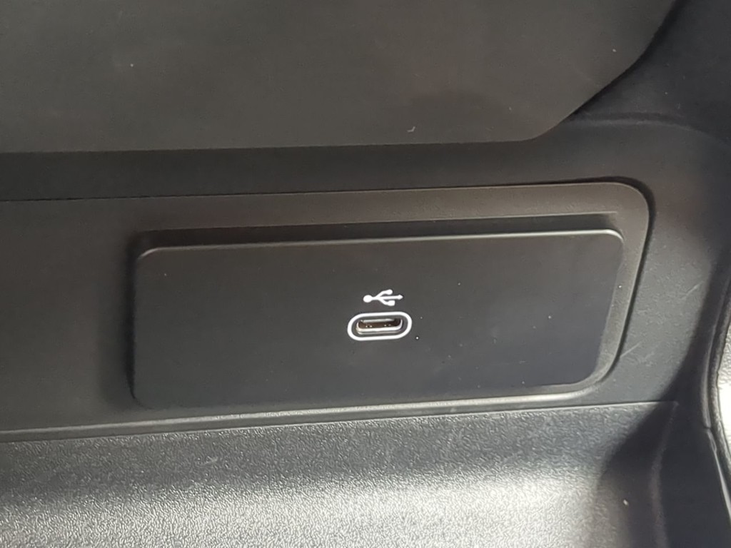 Thumbnail: 2025 Land Rover Defender - 38