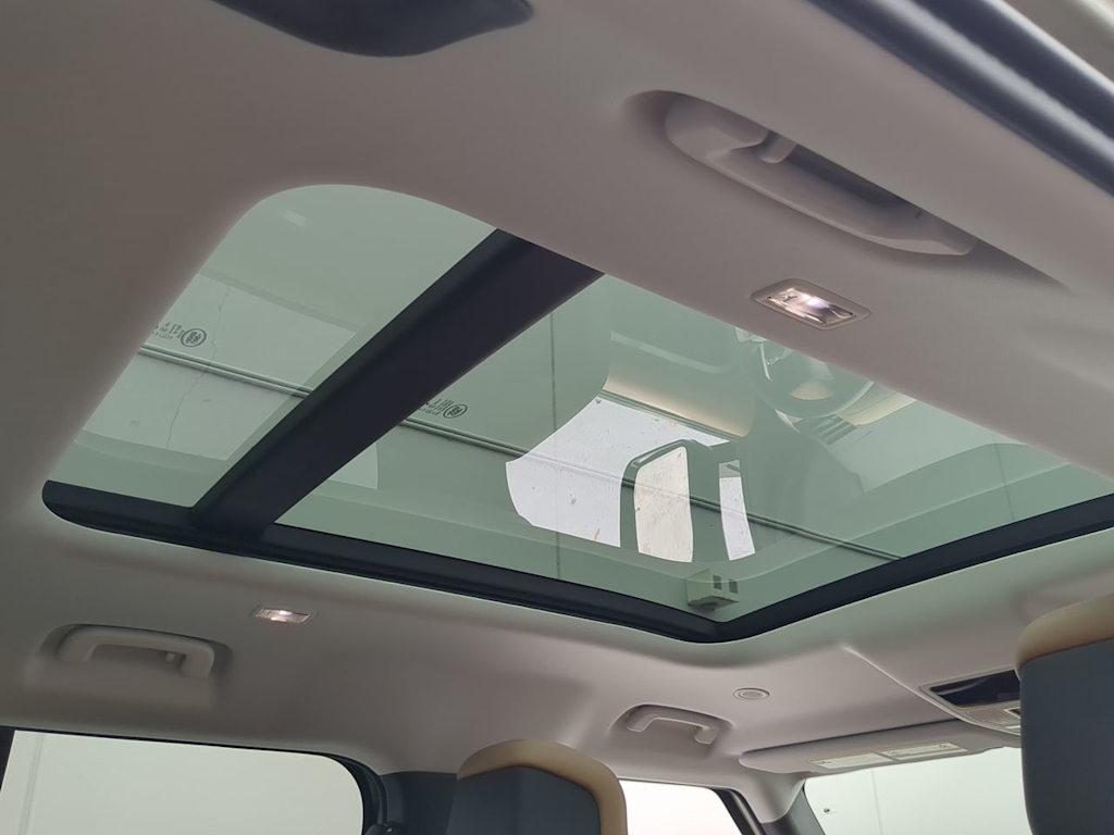 Thumbnail: 2025 Land Rover Defender - 31