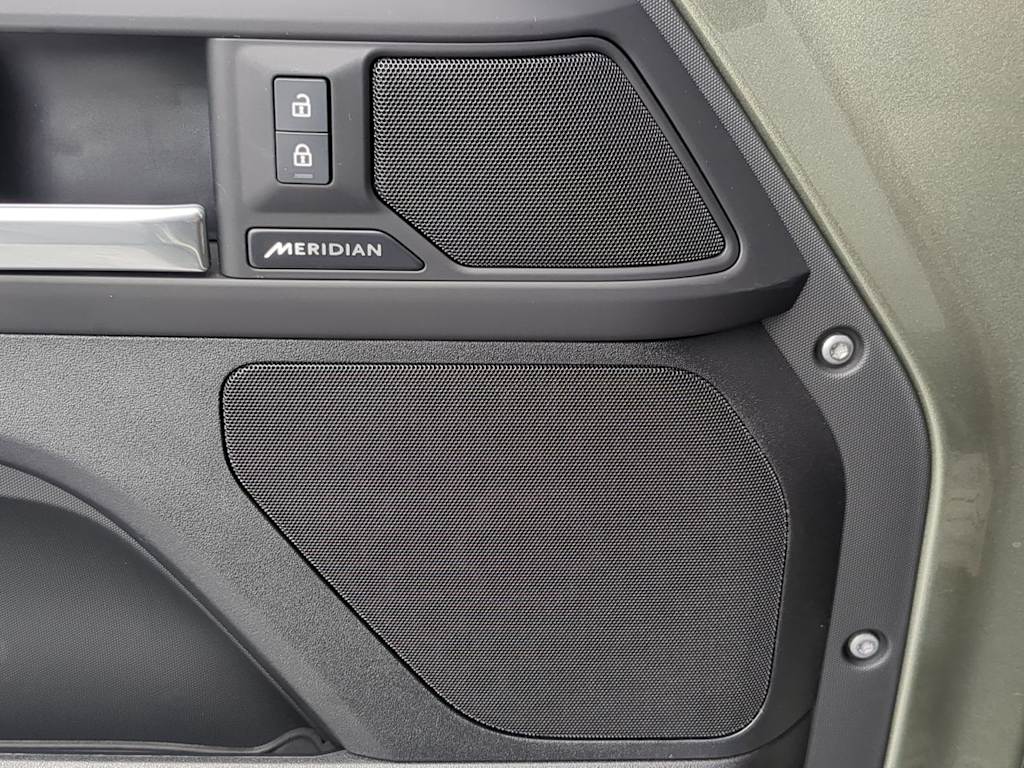 Thumbnail: 2025 Land Rover Defender - 37