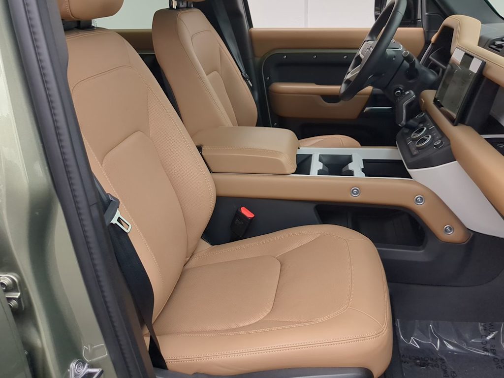 Thumbnail: 2025 Land Rover Defender - 10