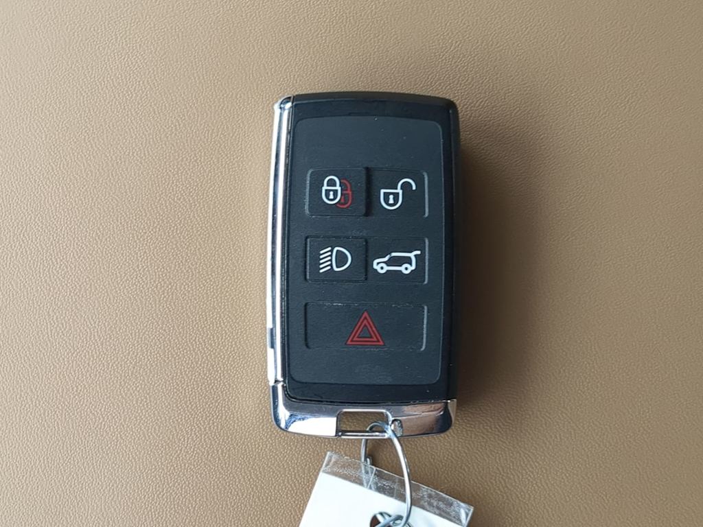 Thumbnail: 2025 Land Rover Defender - 17