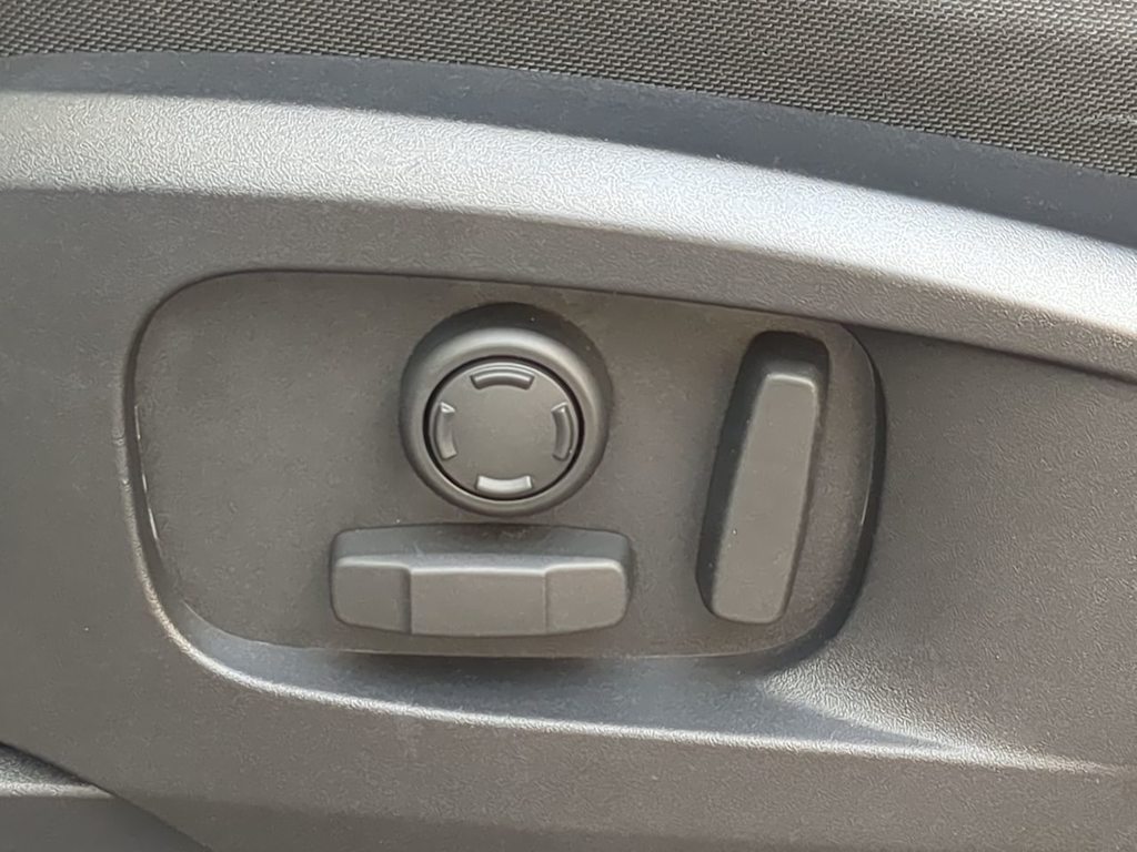 Thumbnail: 2025 Land Rover Defender - 25