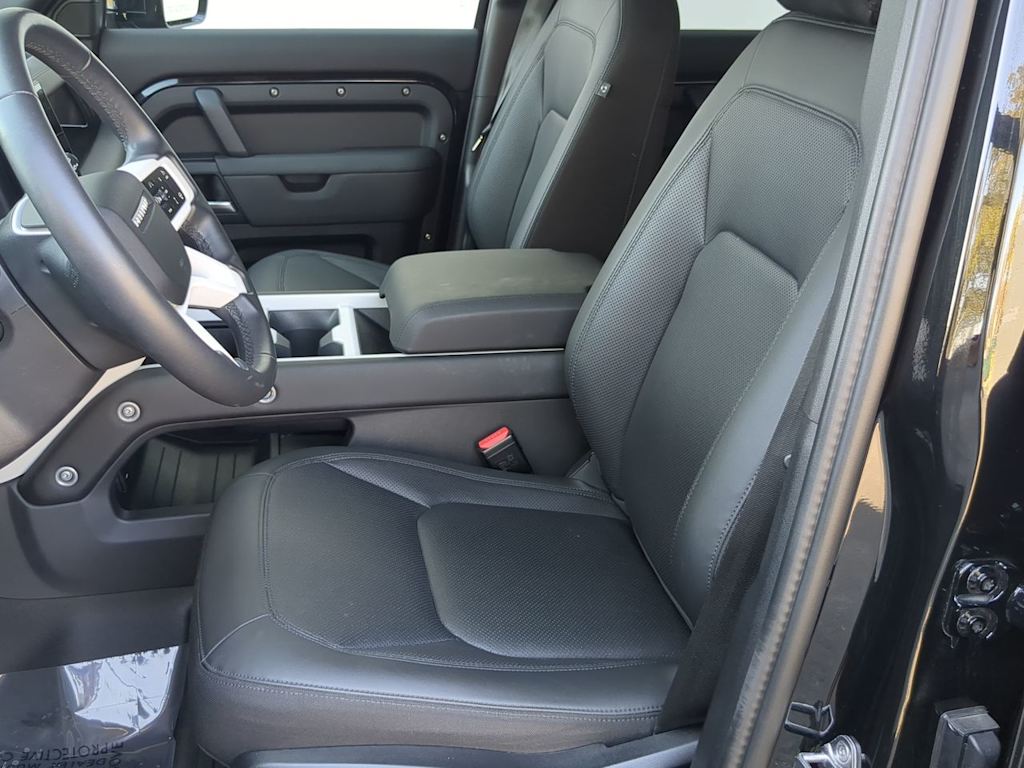 Thumbnail: 2025 Land Rover Defender - 10