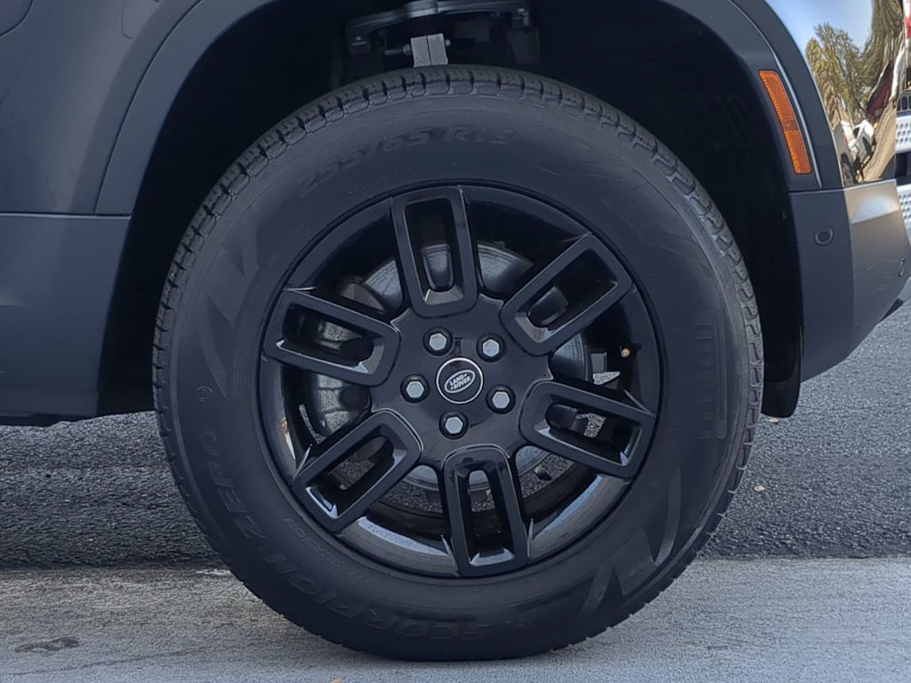 Thumbnail: 2025 Land Rover Defender - 8