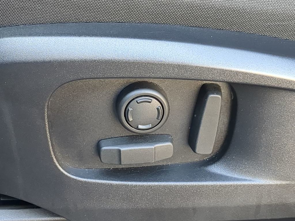 Thumbnail: 2025 Land Rover Defender - 25