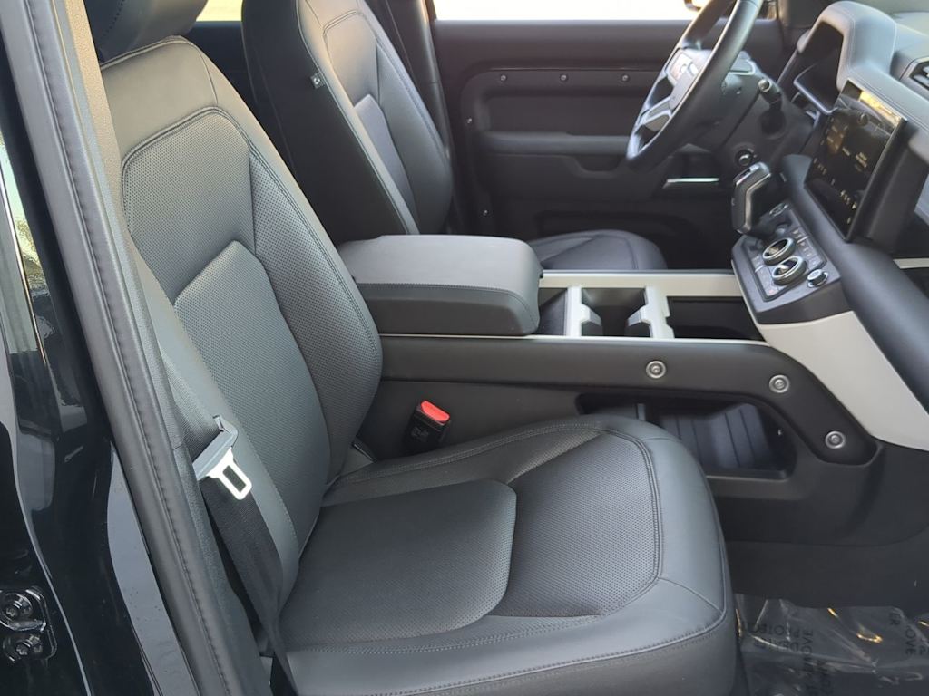 Thumbnail: 2025 Land Rover Defender - 11