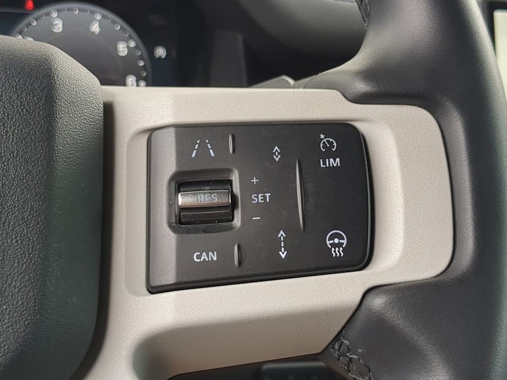 Thumbnail: 2025 Land Rover Defender - 31