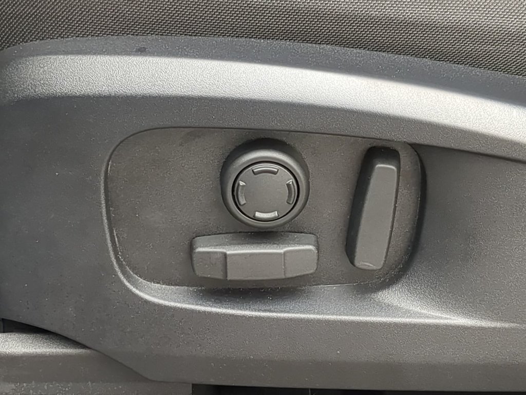 Thumbnail: 2025 Land Rover Defender - 25