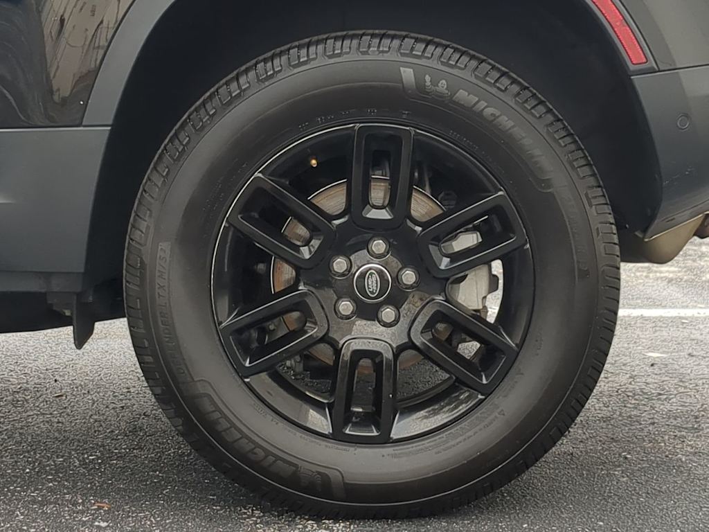 Thumbnail: 2025 Land Rover Defender - 6