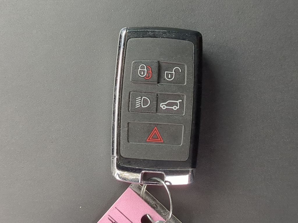 Thumbnail: 2025 Land Rover Defender - 16