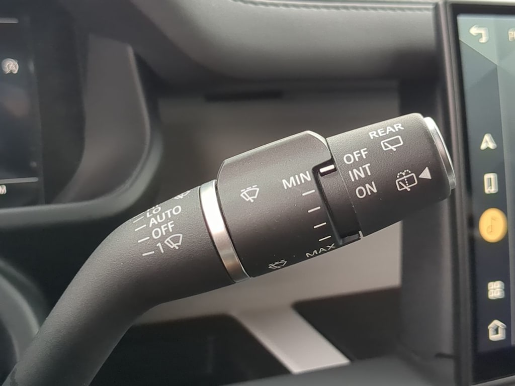 Thumbnail: 2025 Land Rover Defender - 33