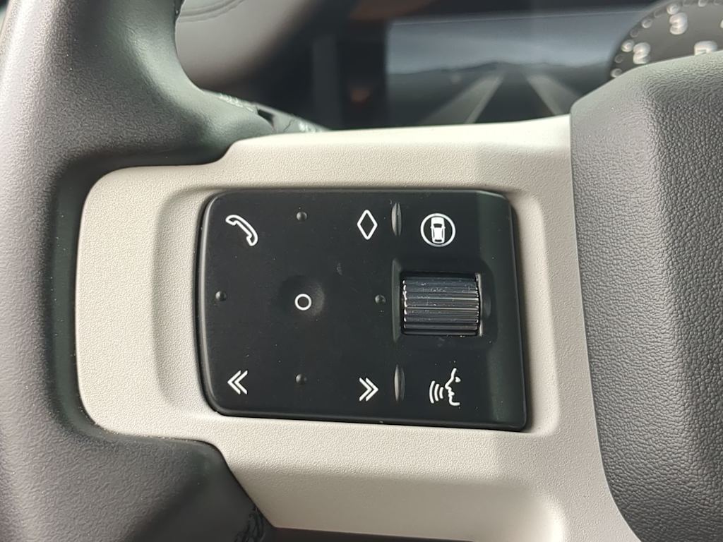 Thumbnail: 2025 Land Rover Defender - 31