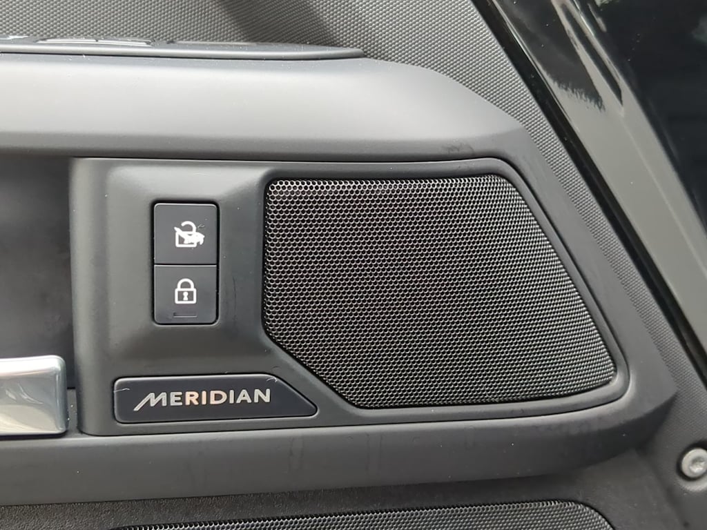 Thumbnail: 2025 Land Rover Defender - 36