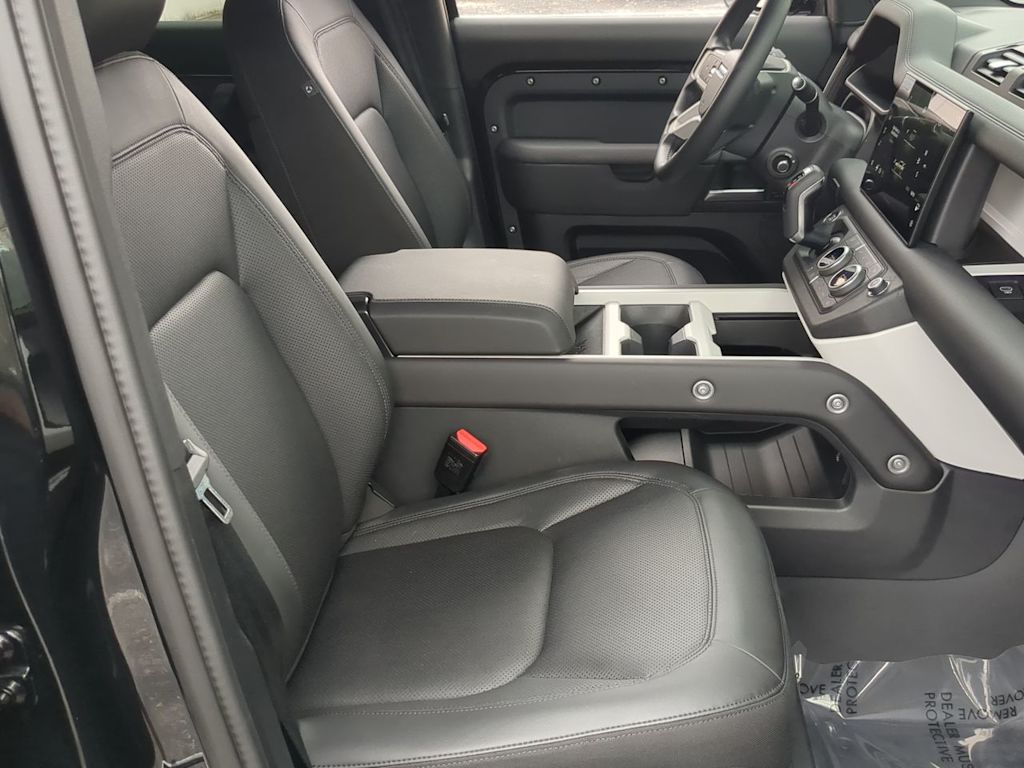 Thumbnail: 2025 Land Rover Defender - 9