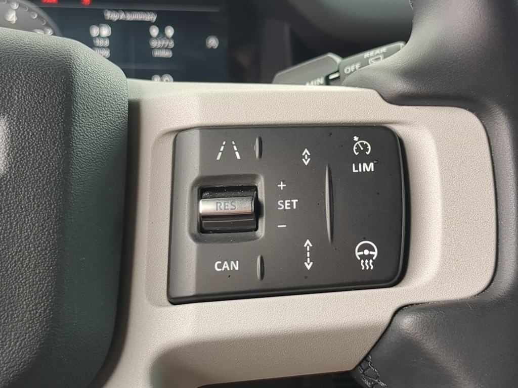 Thumbnail: 2025 Land Rover Defender - 32