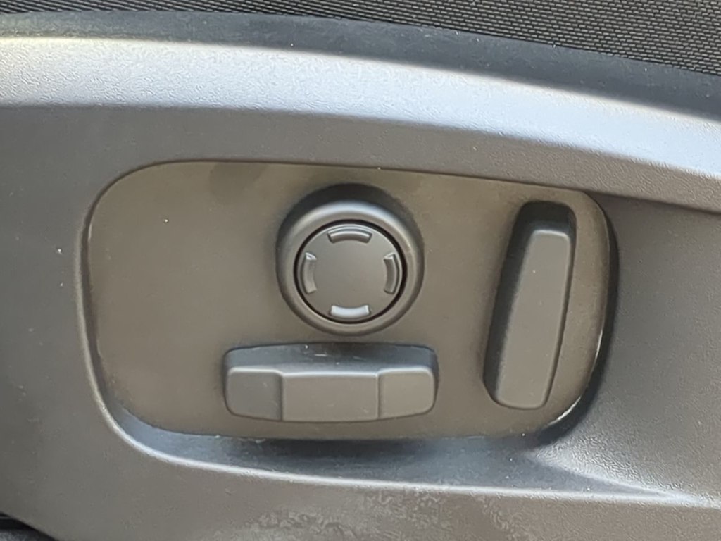 Thumbnail: 2025 Land Rover Defender - 23