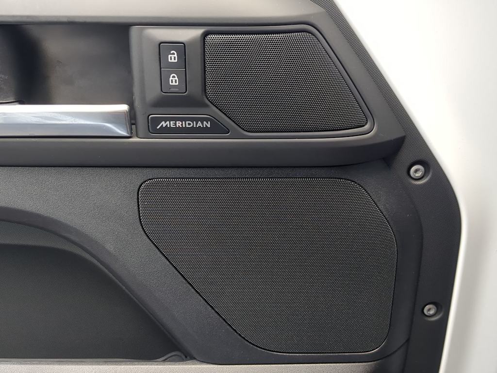 Thumbnail: 2025 Land Rover Defender - 32