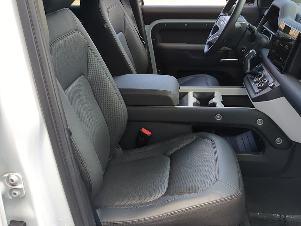 Thumbnail: 2025 Land Rover Defender - 9