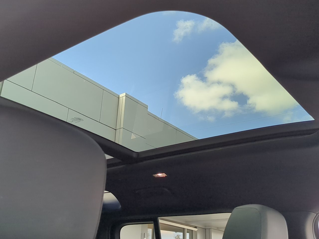 Thumbnail: 2025 Land Rover Defender - 24