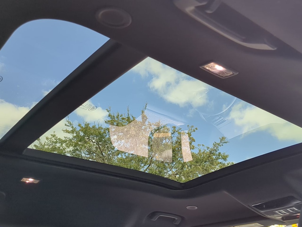 Thumbnail: 2025 Land Rover Defender - 27