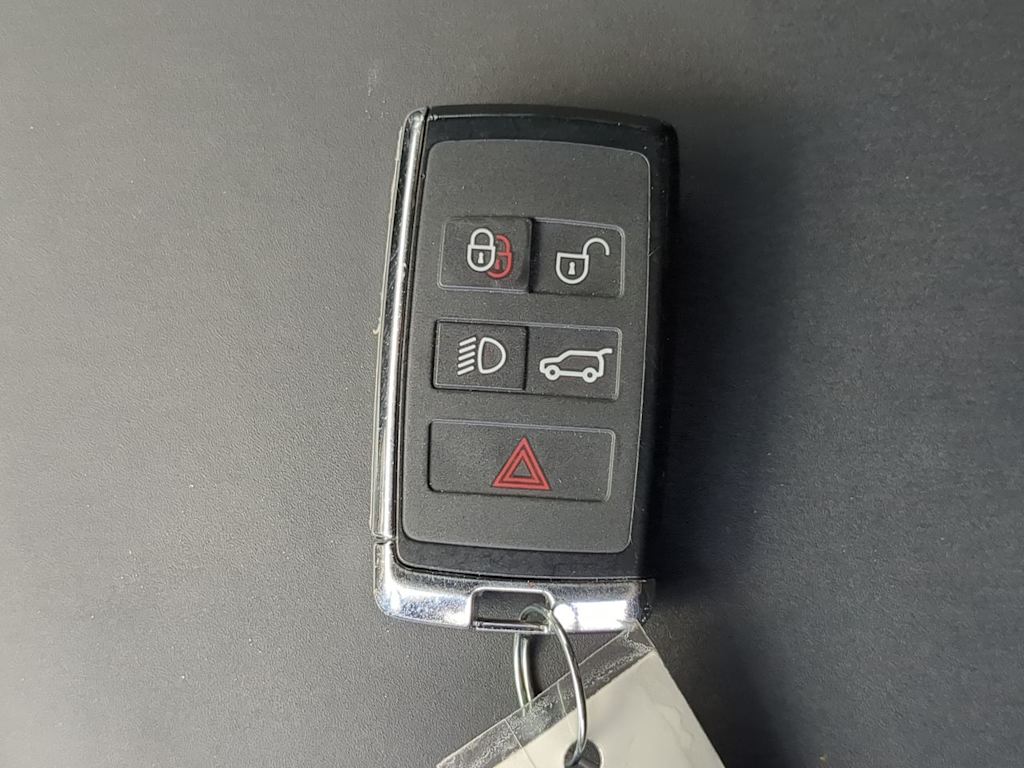 Thumbnail: 2025 Land Rover Defender - 15