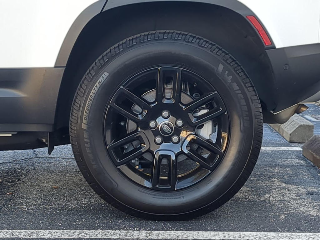 Thumbnail: 2025 Land Rover Defender - 6