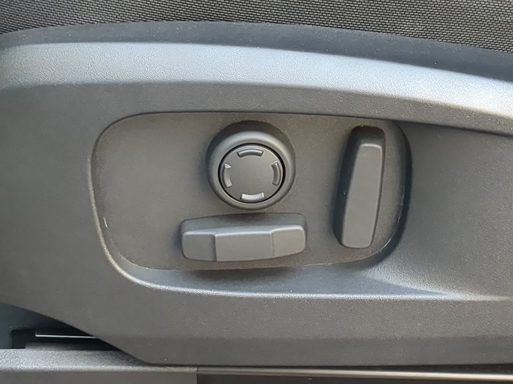 Thumbnail: 2025 Land Rover Defender - 24