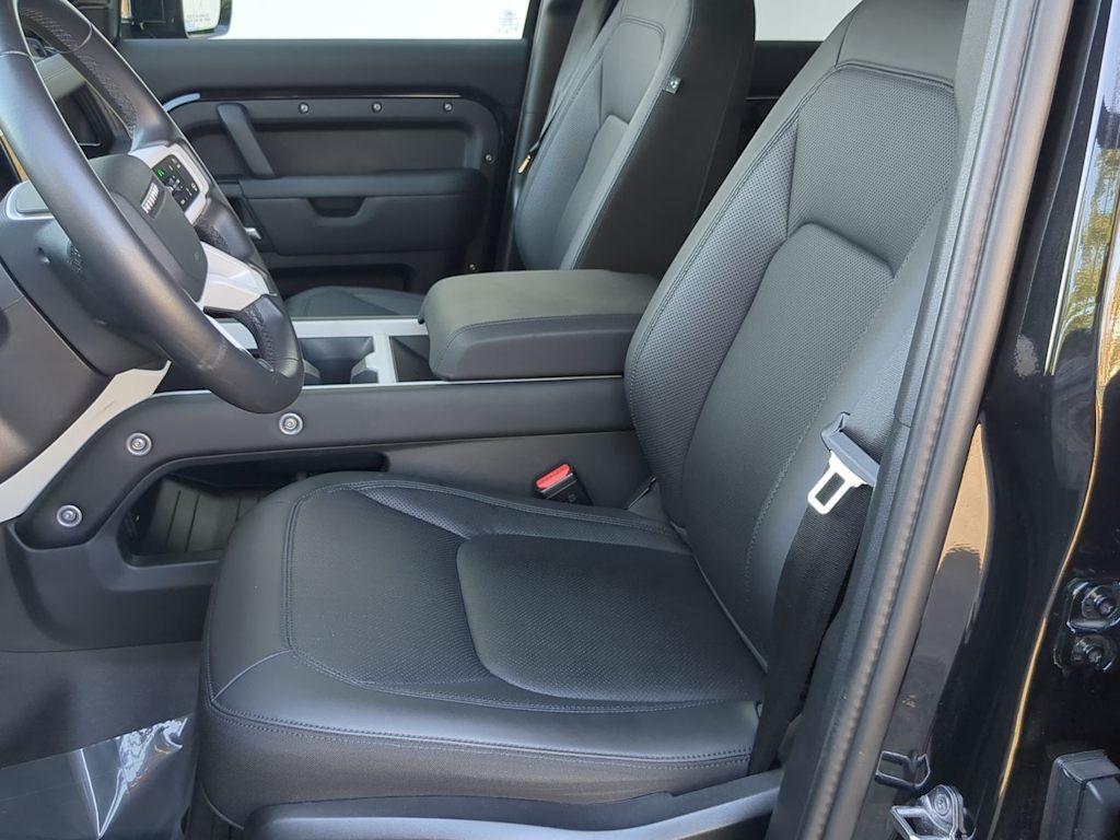 Thumbnail: 2025 Land Rover Defender - 10