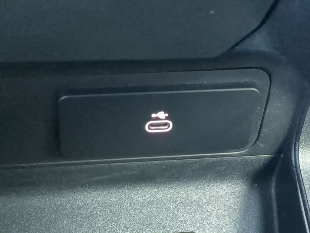 Thumbnail: 2025 Land Rover Defender - 37