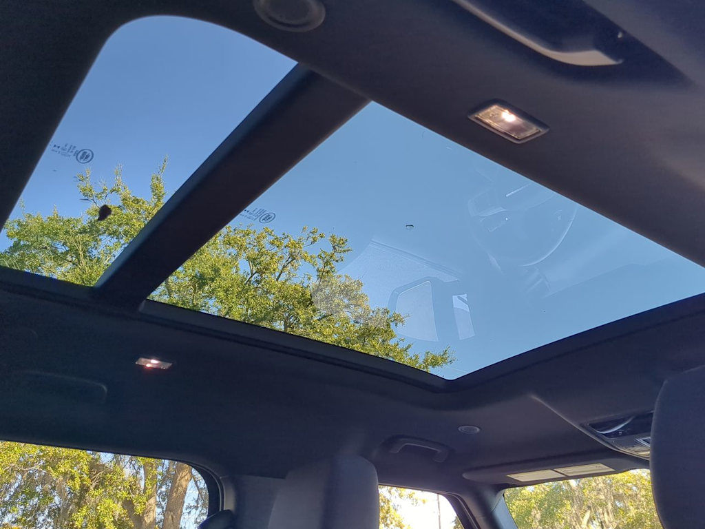 Thumbnail: 2025 Land Rover Defender - 30