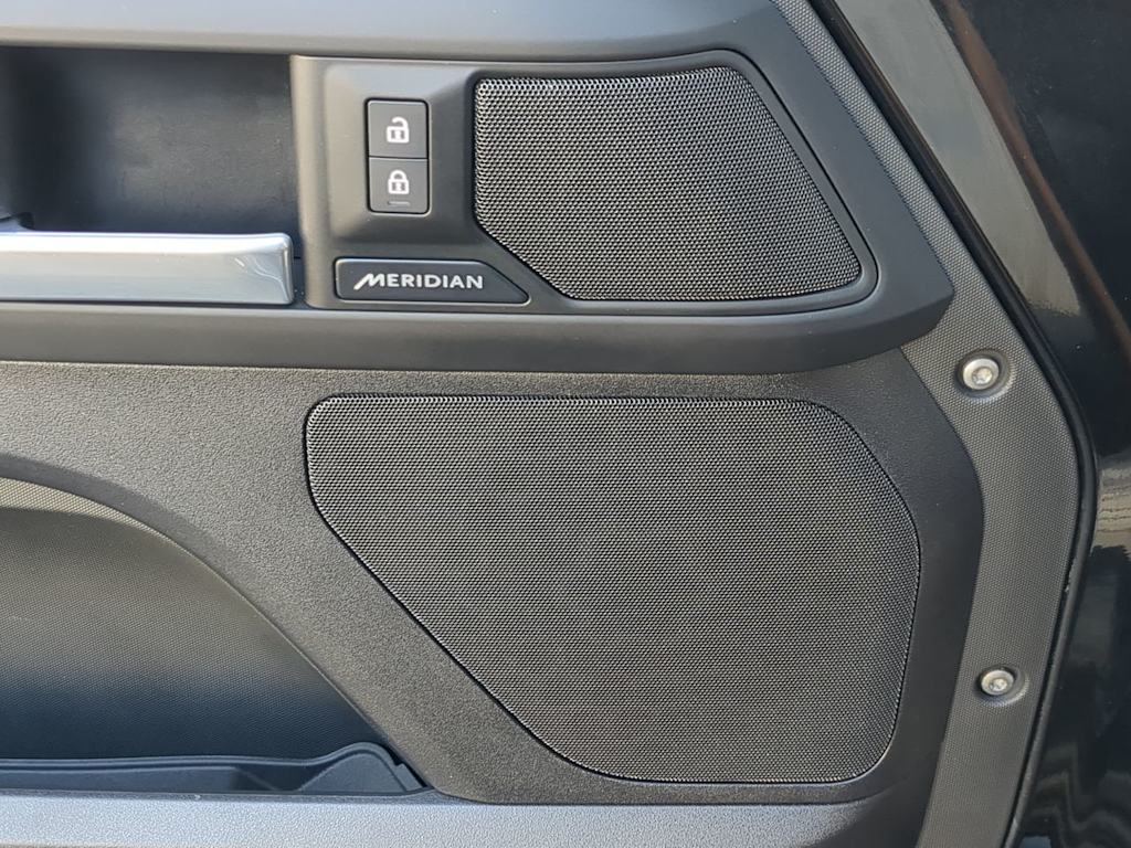 Thumbnail: 2025 Land Rover Defender - 36