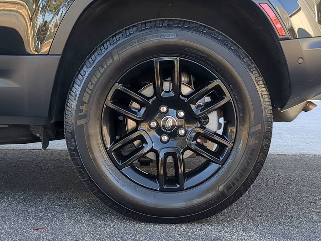 Thumbnail: 2025 Land Rover Defender - 8