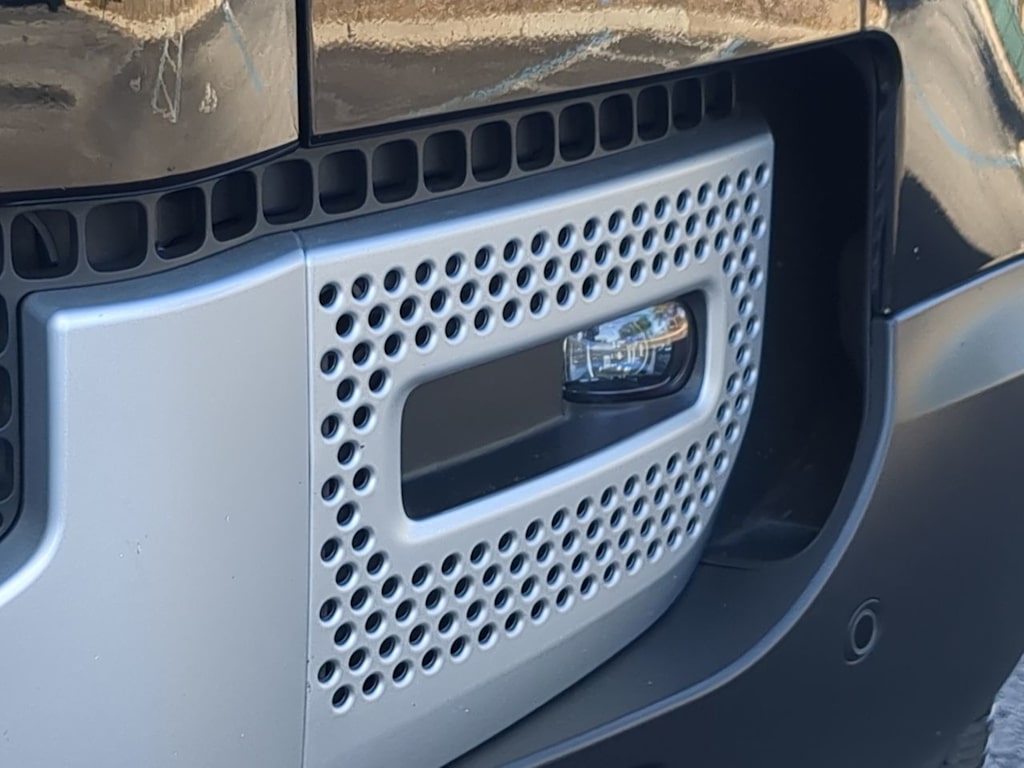 Thumbnail: 2025 Land Rover Defender - 7