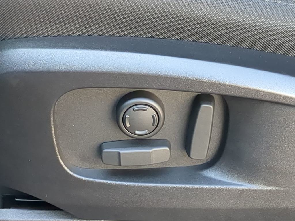 Thumbnail: 2025 Land Rover Defender - 26