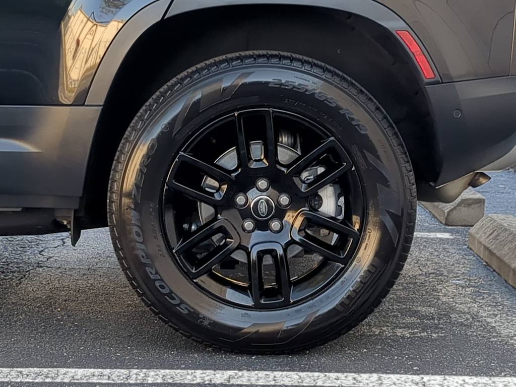 Thumbnail: 2025 Land Rover Defender - 8