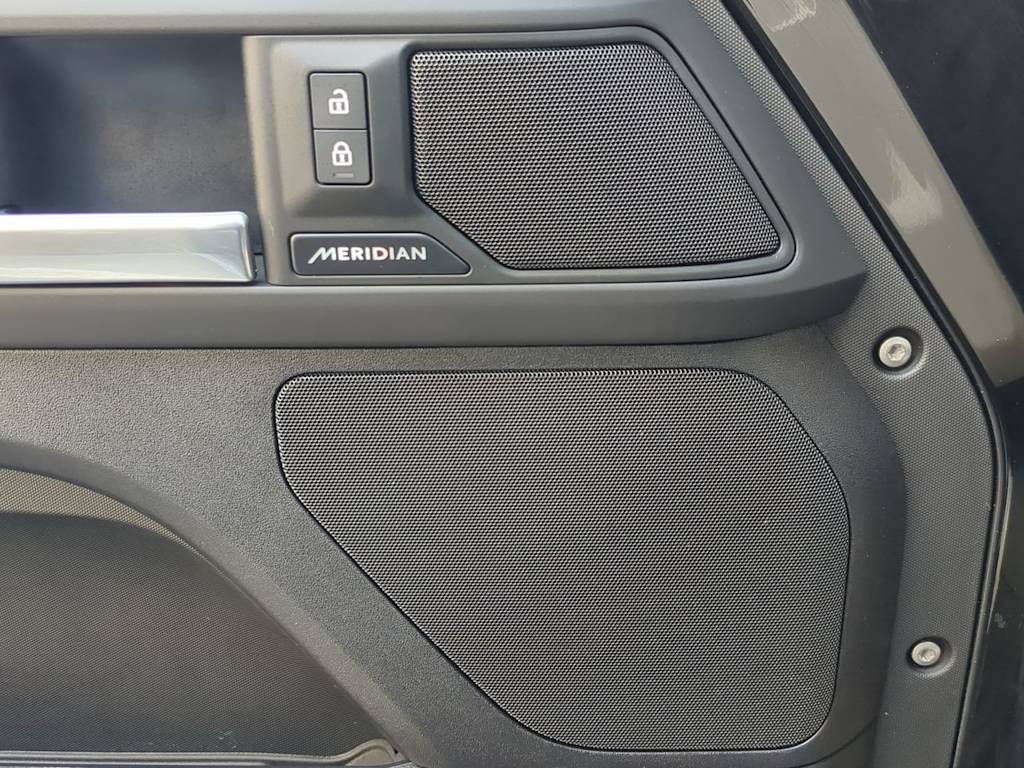 Thumbnail: 2025 Land Rover Defender - 36