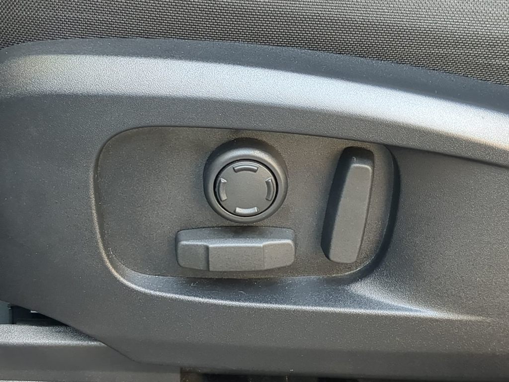 Thumbnail: 2025 Land Rover Defender - 26