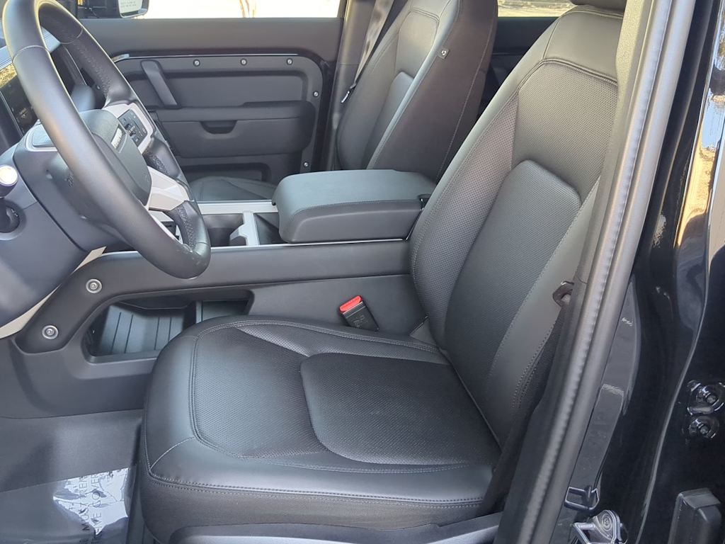 Thumbnail: 2025 Land Rover Defender - 10